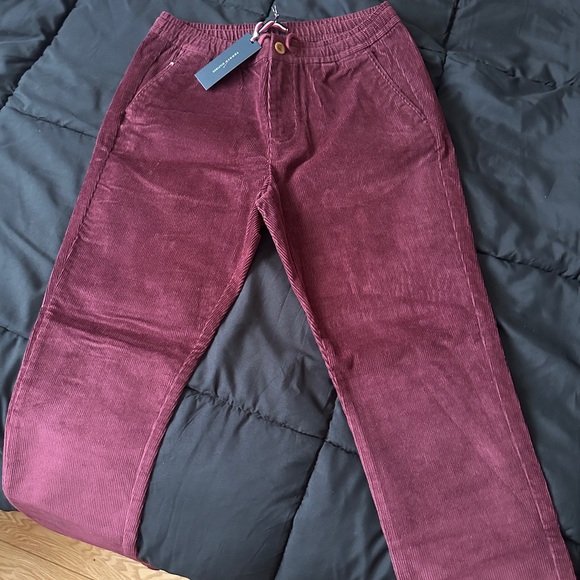 Tommy Hilfiger Men's Corduroy Pants in Burgundy - Picture 1 of 5